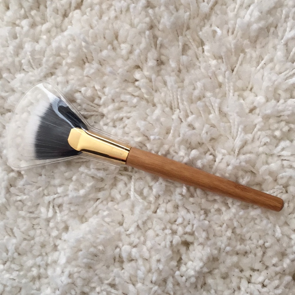 Brand new Tarte fan makeup brush
